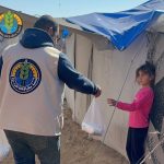 "عطايا" تطعم النازحين الصائمين وسط المعاناة الإنسانية