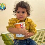 "عطايا" توزع الحليب على الأطفال المحرومين في ظل المجاعة والحصار