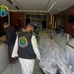 "عطايا" تُدخل السرور على قلوب الأطفال بتوزيع النقود والحلوى في عيد الفطر